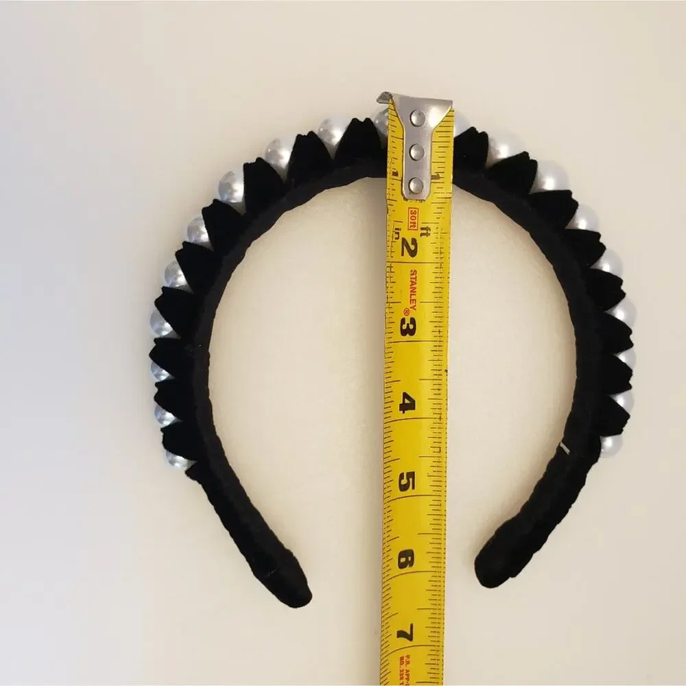A new day headband velvet and pearl black‎ and white